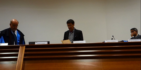 Nella foto, al centro, il prof. Michele Borrelli; alla sua destra il Direttore del Dipartimento di Studi Umanistici dell'Unical, prof. Raffaele Perrelli